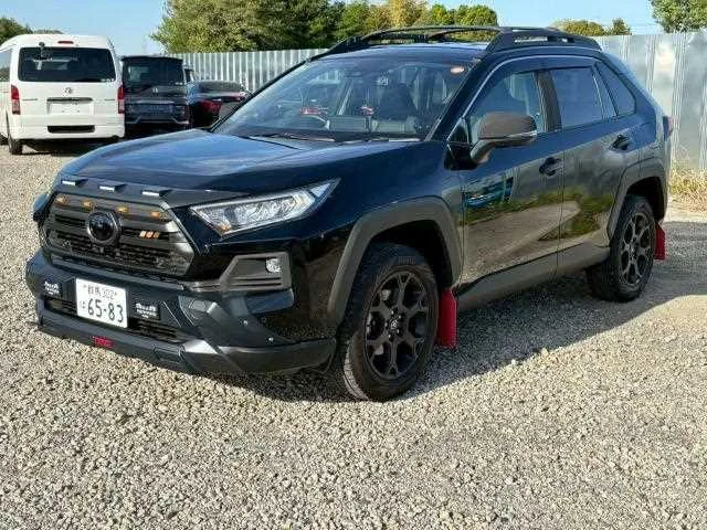Toyota RAV4 2022 — фото 1, купить с доставкой в Москву
