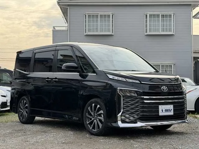 Toyota VOXY 2023 — миниатюра 2