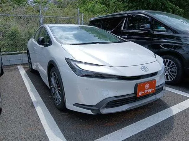 Toyota Prius 2023 — фото 1, купить с доставкой в Москву