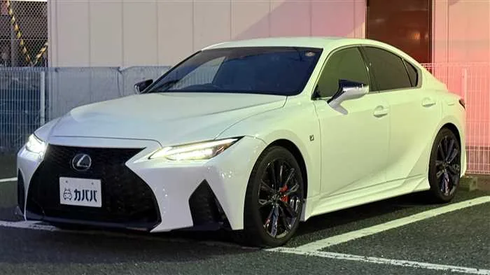 Lexus IS 300h F 2022 — миниатюра 2