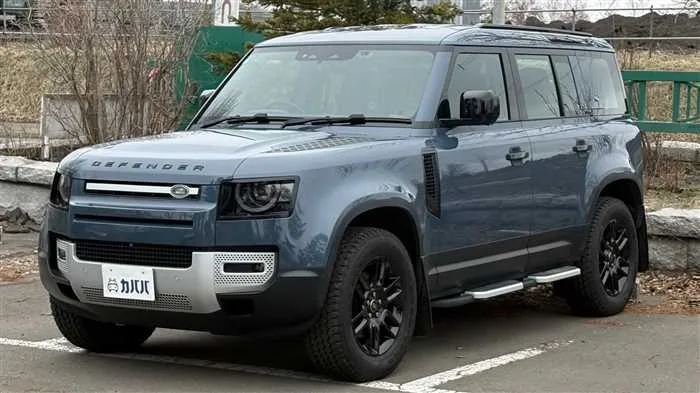 Land Rover Defender 110S P300 2023 — фото 1, купить с доставкой в Москву