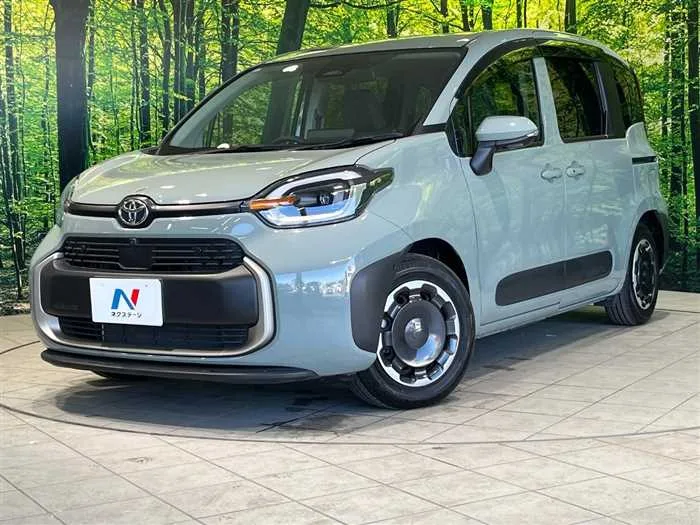 Toyota Sienta 2023 — фото 1, купить с доставкой в Москву