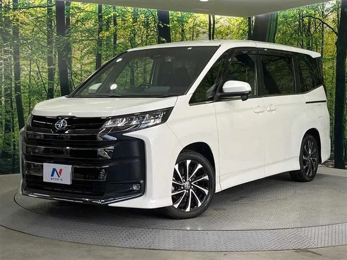 Toyota Noah 2023 — фото 1, купить с доставкой в Москву