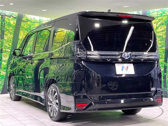 Toyota Voxy 2023 — миниатюра 4