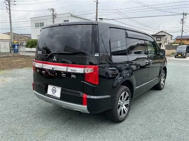 Mitsubishi Delica D:5 2024 — миниатюра 3