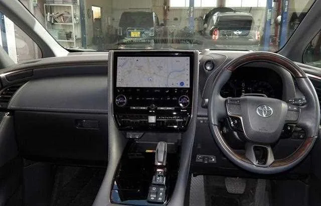 Toyota Alphard Hybrid 2024 — миниатюра 3
