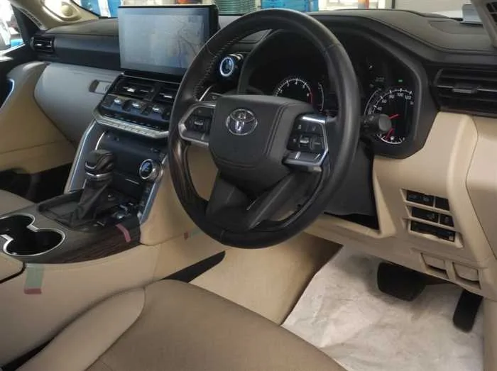 Toyota Land Cruiser ZX MODELISTA JBL 2023 — миниатюра 2