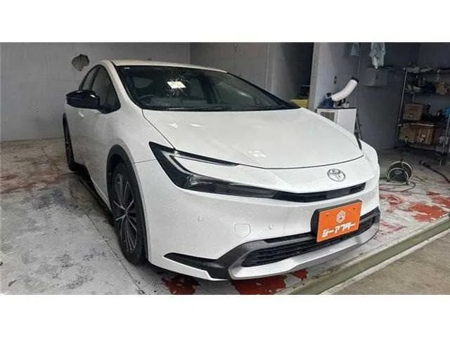 Toyota Prius 2023 — фото 1, купить с доставкой в Москву