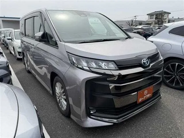 Toyota Noah 2023 — фото 1, купить с доставкой в Москву