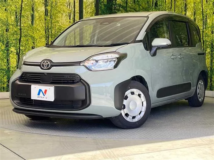Toyota Sienta 2023 — фото 1, купить с доставкой в Москву