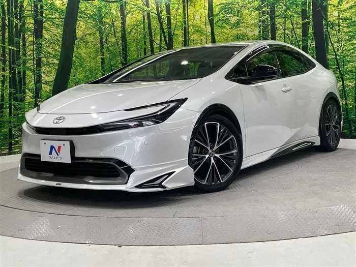 Toyota Prius 2023 — фото 1, купить с доставкой в Москву