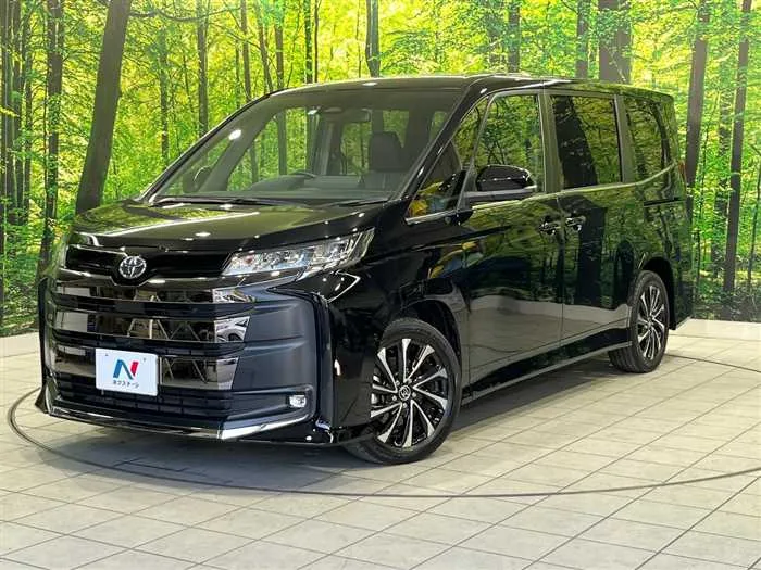 Toyota Noah 2023 — фото 1, купить с доставкой в Москву
