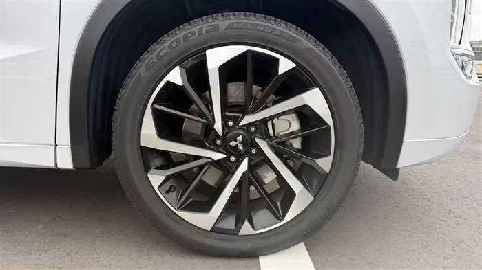Mitsubishi OUTLANDER PHEV P 2024 — миниатюра 5