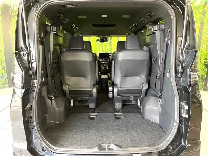 Toyota Voxy 2022 — миниатюра 5