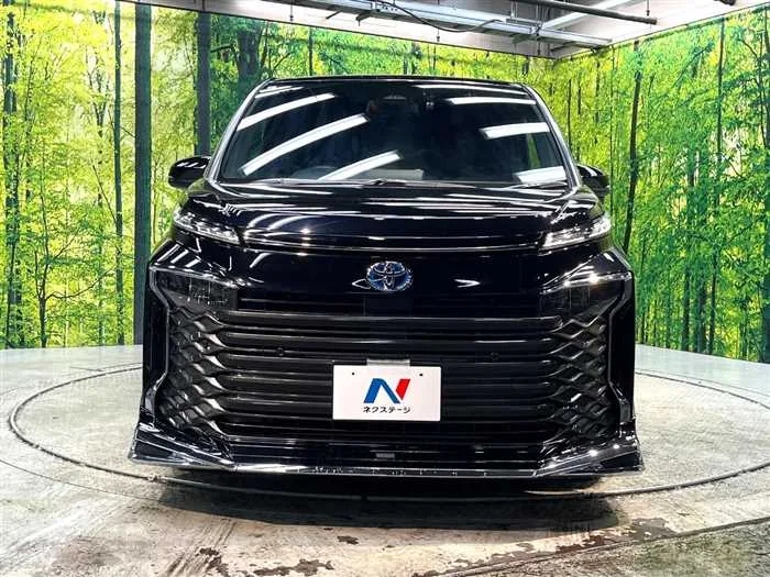 Toyota Voxy 2023 — миниатюра 3