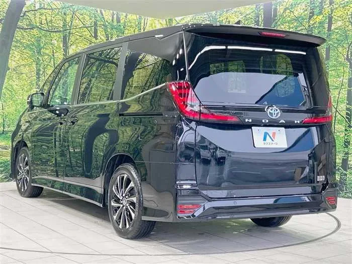 Toyota Noah 2023 — миниатюра 5