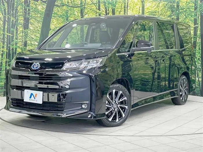 Toyota Noah 2023 — фото 1, купить с доставкой в Москву