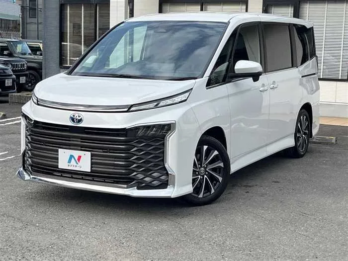 Toyota Voxy 2024 — фото 1, купить с доставкой в Москву