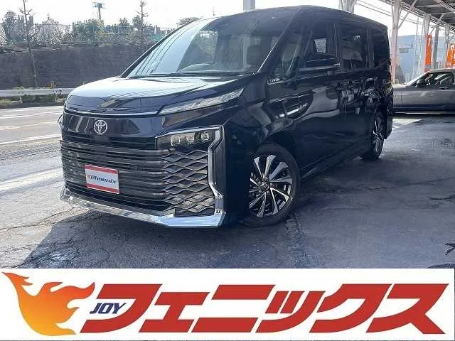 Toyota Voxy S-Z 2023 — фото 1, купить с доставкой в Москву