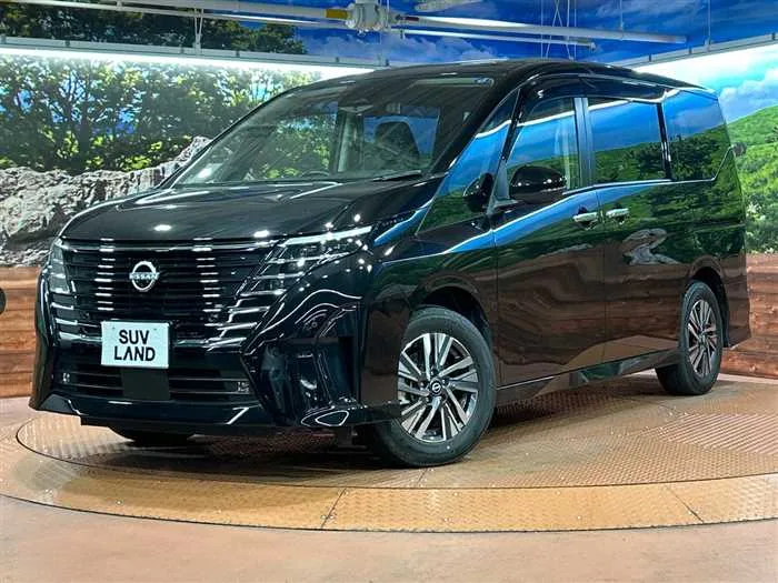 Nissan Serena 2023 — фото 1, купить с доставкой в Москву
