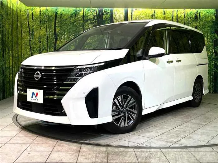 Nissan Serena 2023 — фото 1, купить с доставкой в Москву