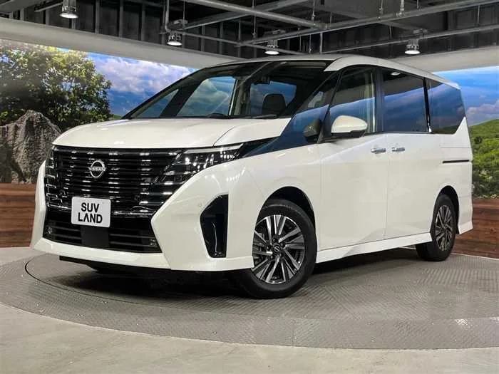 Nissan Serena 2023 — фото 1, купить с доставкой в Москву