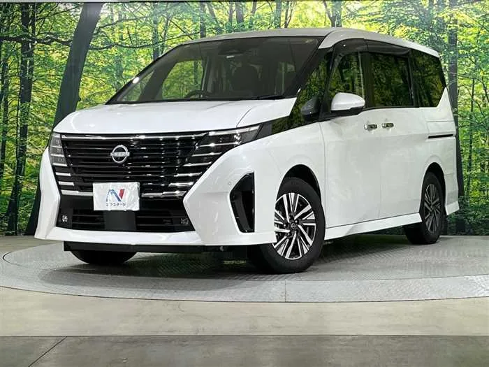 Nissan Serena 2023 — фото 1, купить с доставкой в Москву