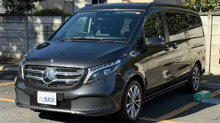 Mercedes-Benz V-Class V220d 2023 — фото 1, купить с доставкой в Москву