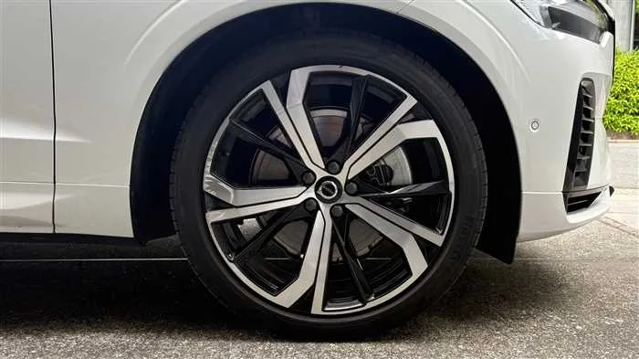 Volvo XC60 T6 AWD 2024 — миниатюра 5