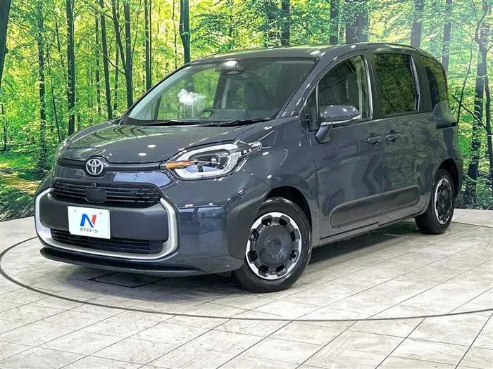 Toyota Sienta 2024 — фото 1, купить с доставкой в Москву