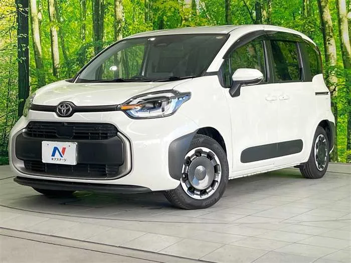 Toyota Sienta 2022 — фото 1, купить с доставкой в Москву