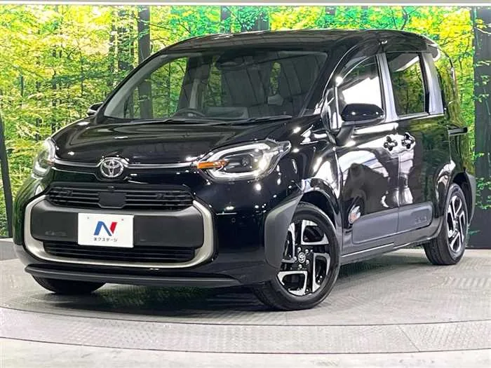 Toyota Sienta 2022 — фото 1, купить с доставкой в Москву