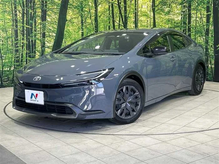 Toyota Prius 2023 — фото 1, купить с доставкой в Москву