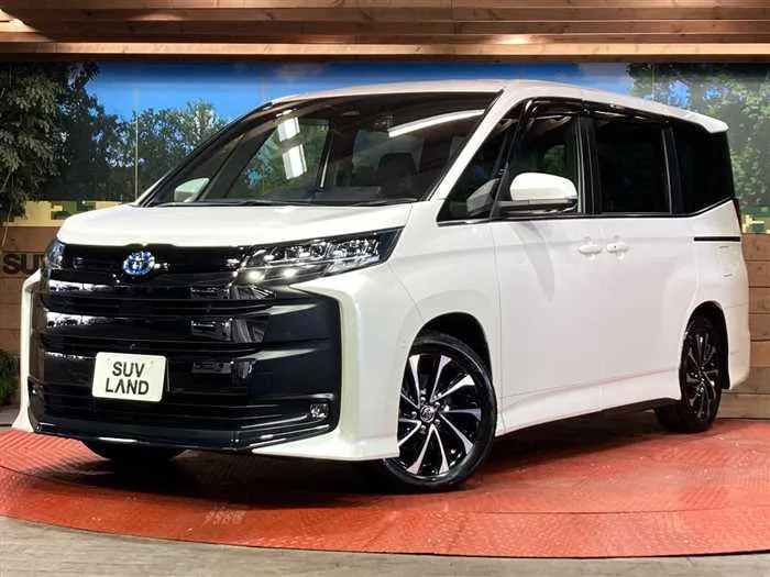 Toyota Noah 2023 — фото 1, купить с доставкой в Москву