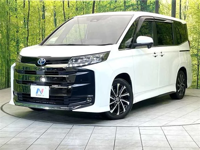 Toyota Noah 2023 — фото 1, купить с доставкой в Москву
