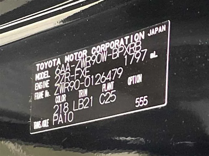 Toyota Voxy 2023 — миниатюра 2
