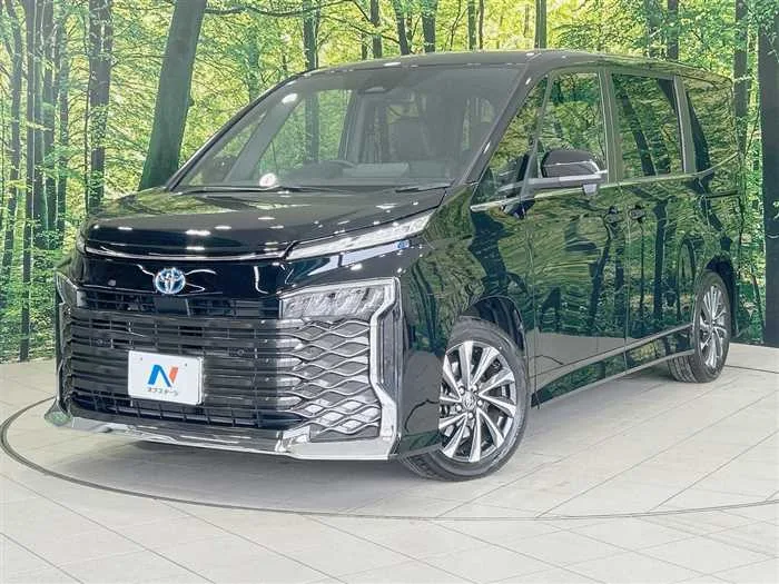 Toyota Voxy 2025 — фото 1, купить с доставкой в Москву