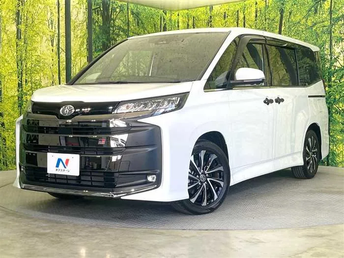Toyota Noah 2025 — фото 1, купить с доставкой в Москву
