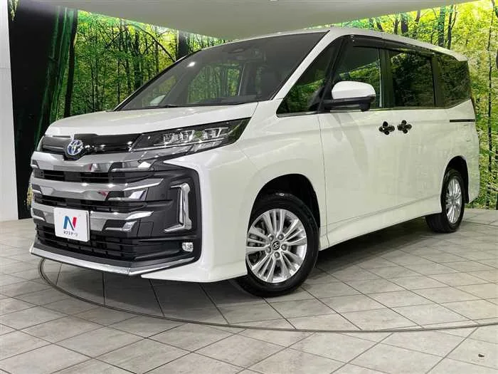 Toyota Noah 2023 — фото 1, купить с доставкой в Москву