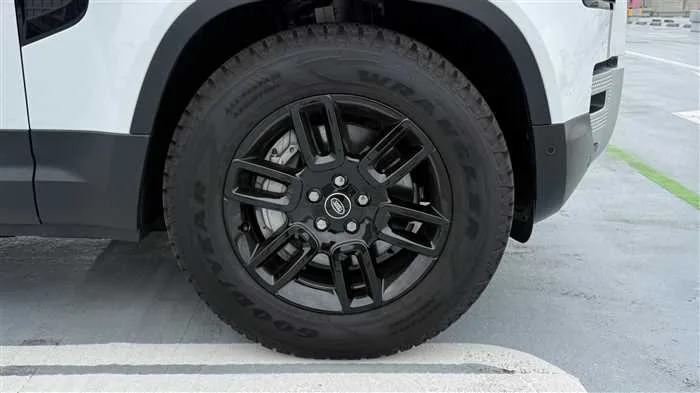Land Rover Defender 110 S 3.0L D350 2025 — миниатюра 5