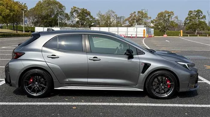 Toyota Corolla Sedan RZ 2023 — миниатюра 3