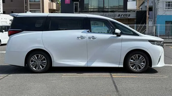 Toyota Alphard Z 2024 — миниатюра 3