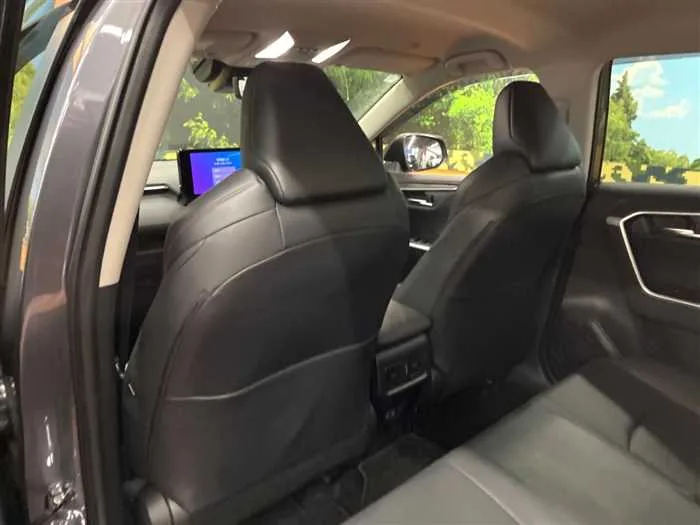 Toyota RAV4 2022 — миниатюра 3