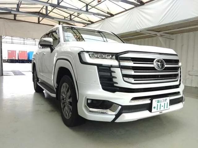 Toyota Land Cruiser ZX 2023 — фото 1, купить с доставкой в Москву