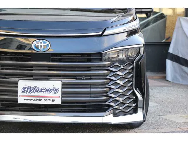 Toyota VOXY 2025 — миниатюра 2