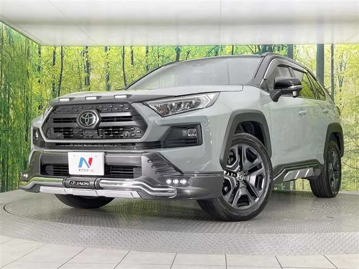 Toyota RAV4 2023 — фото 1, купить с доставкой в Москву