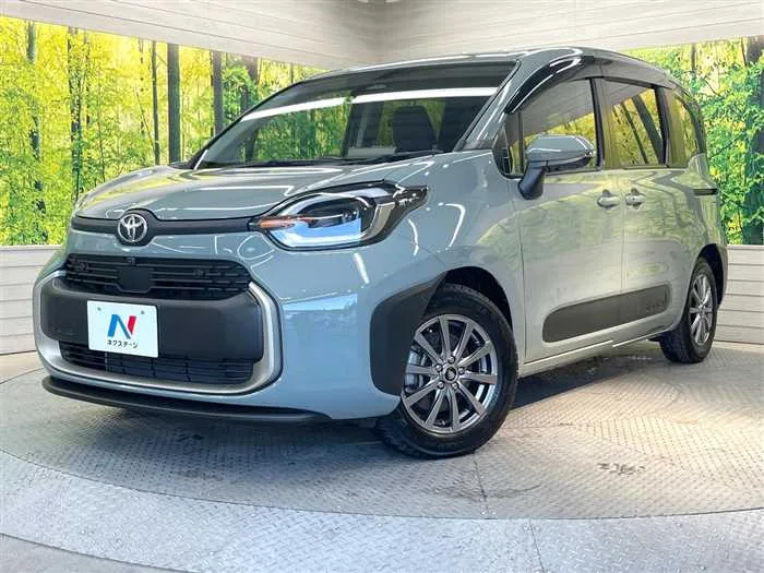 Toyota Sienta 2023 — фото 1, купить с доставкой в Москву