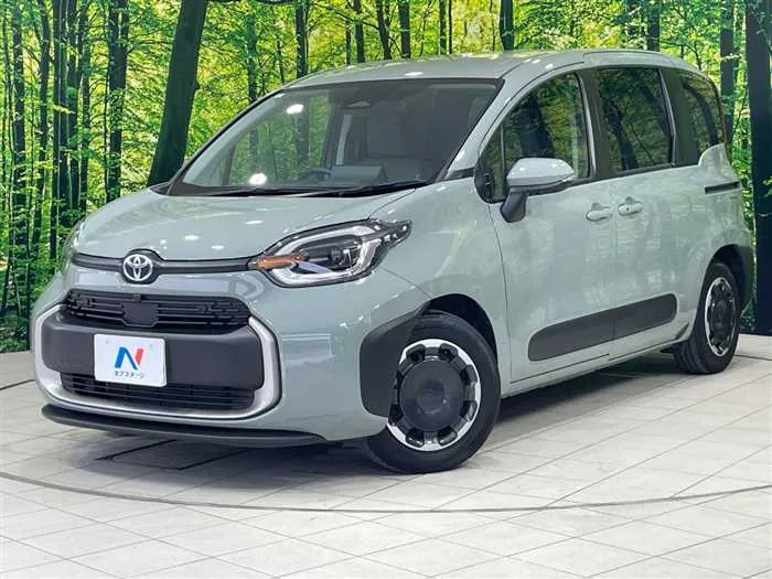 Toyota Sienta 2023 — фото 1, купить с доставкой в Москву