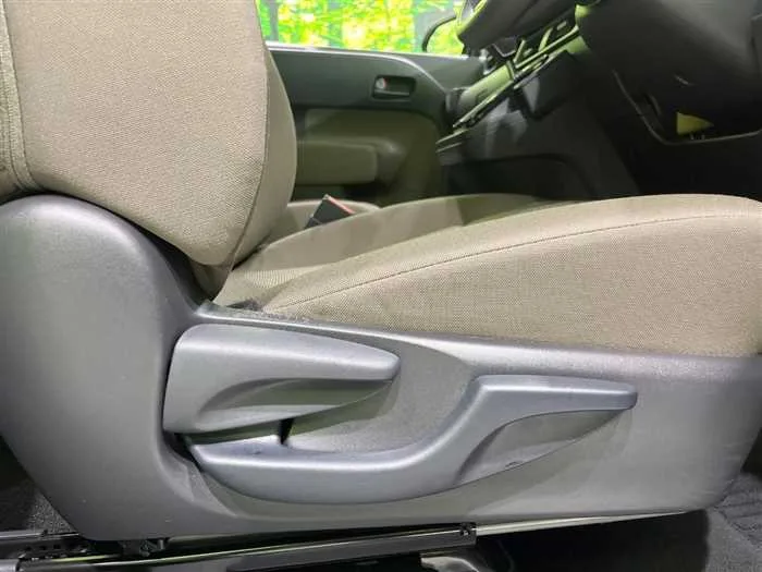 Toyota Sienta 2025 — миниатюра 2