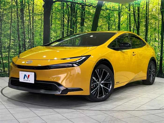 Toyota Prius 2023 — фото 1, купить с доставкой в Москву